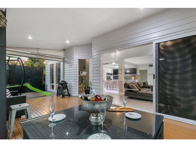 2 Red Gum Crescent, Wakerley QLD 4154