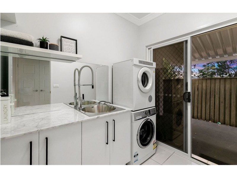 2 Red Gum Crescent, Wakerley QLD 4154