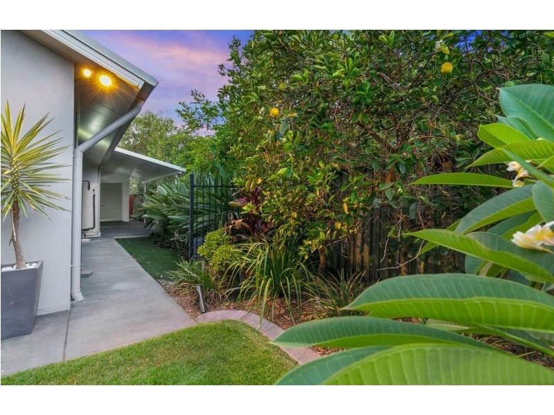 2 Red Gum Crescent, Wakerley QLD 4154