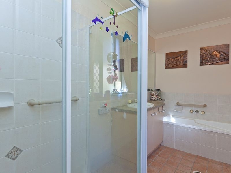 8 Buckler Court, Redland Bay QLD 4165