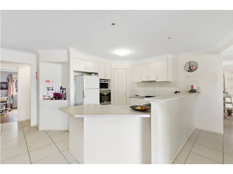 6 Bluefin Court, Redland Bay QLD 4165