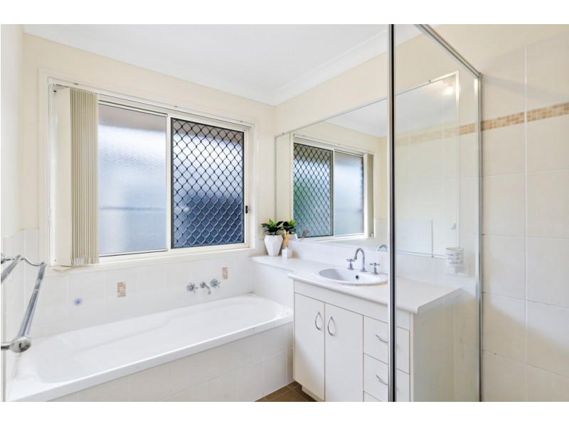 6 Bluefin Court, Redland Bay QLD 4165