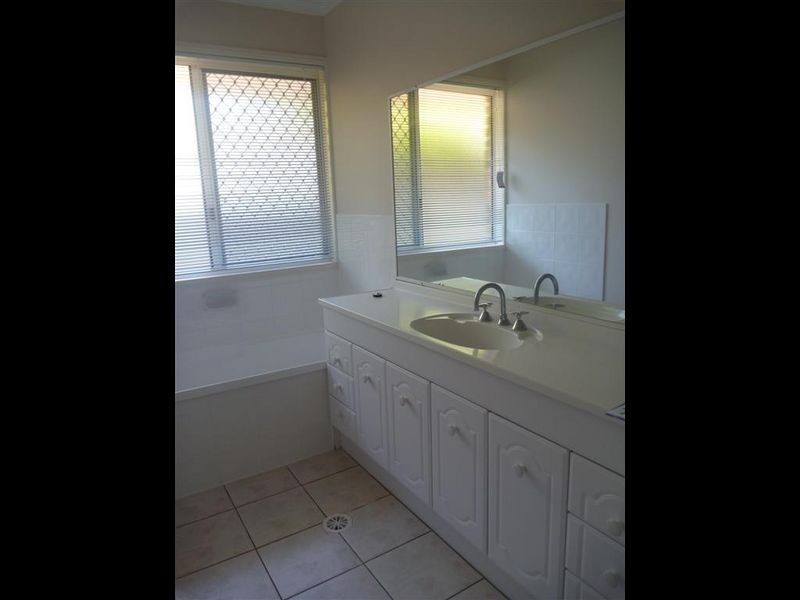 11 Fletcher Terrace, Ormiston QLD 4160