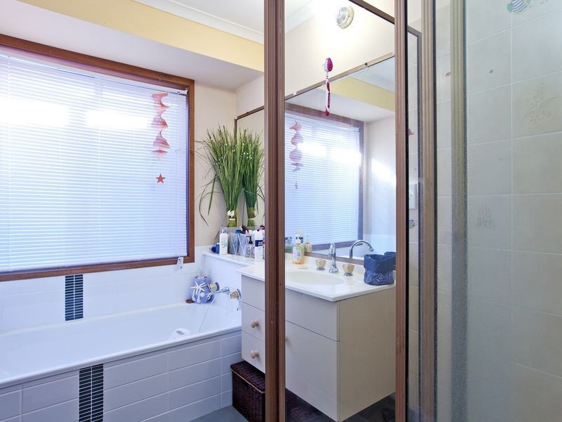 12 Lake View Drive, Thornlands QLD 4164