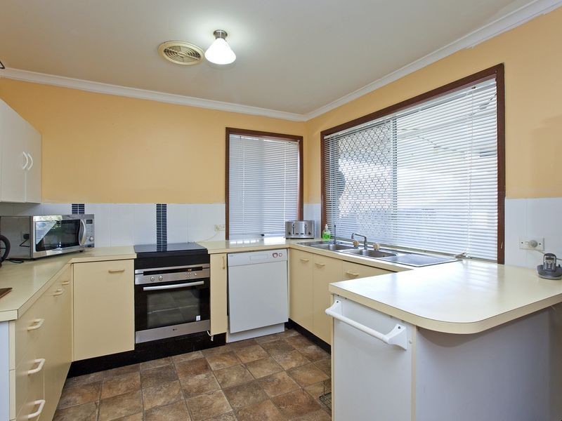 12 Lake View Drive, Thornlands QLD 4164