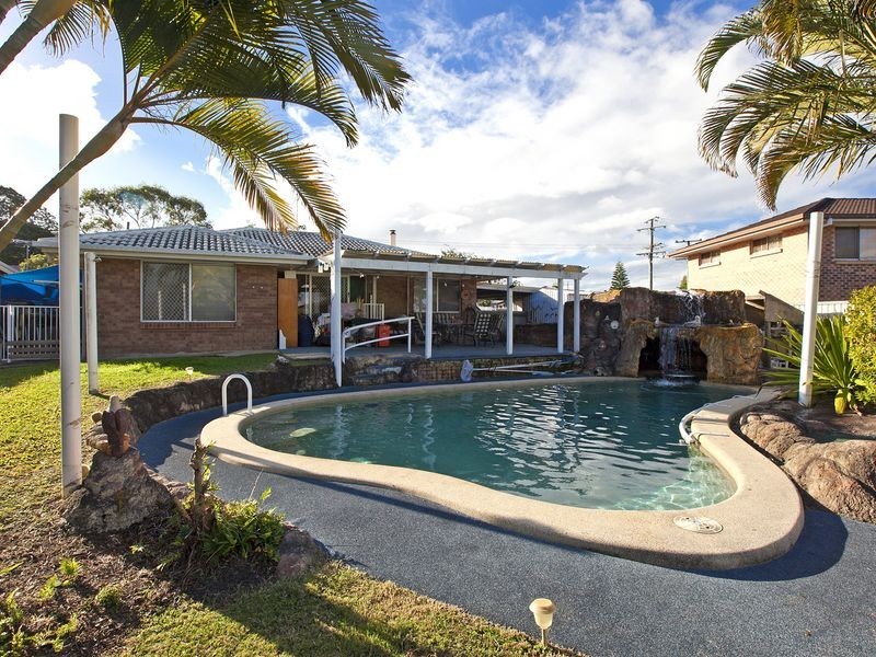 12 Lake View Drive, Thornlands QLD 4164