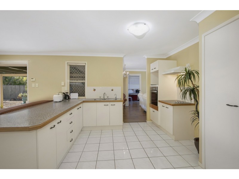 32 Fairway Drive, Redland Bay QLD 4165