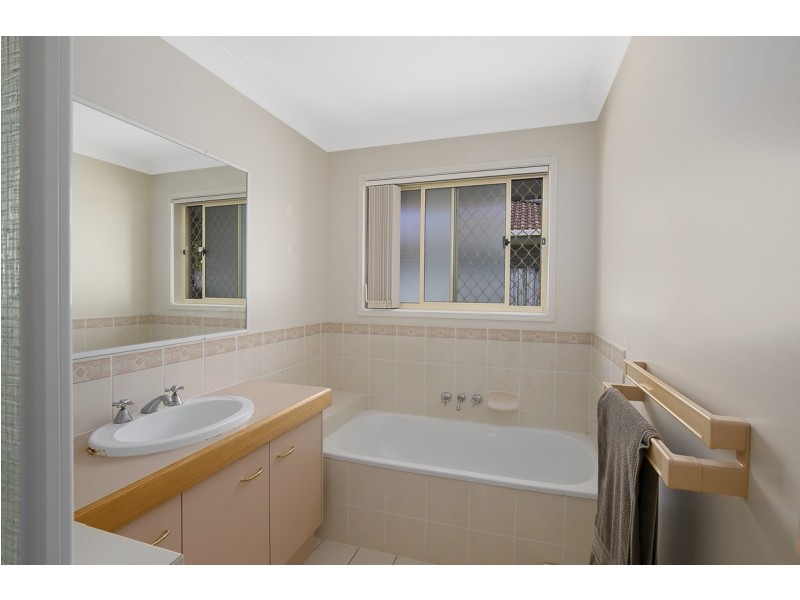 32 Fairway Drive, Redland Bay QLD 4165