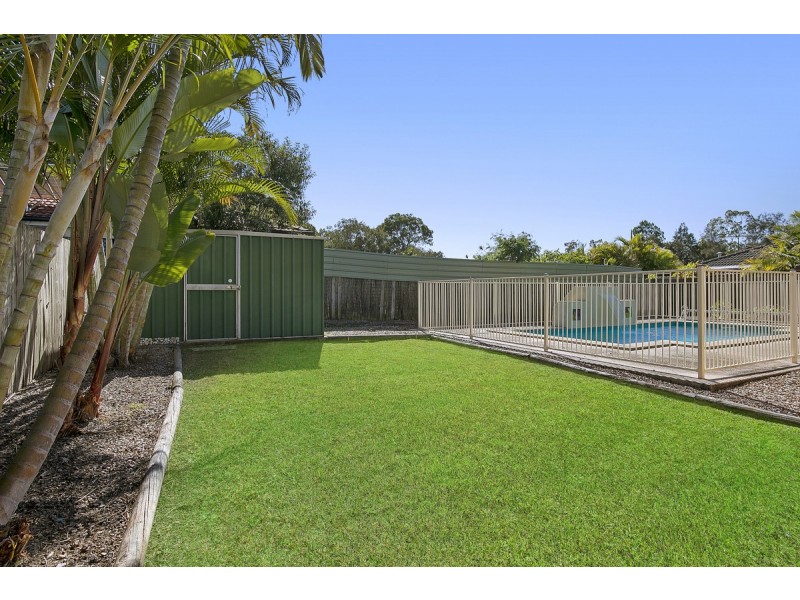 32 Fairway Drive, Redland Bay QLD 4165