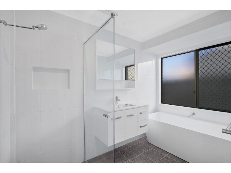 53 Starkey Street, Wellington Point QLD 4160