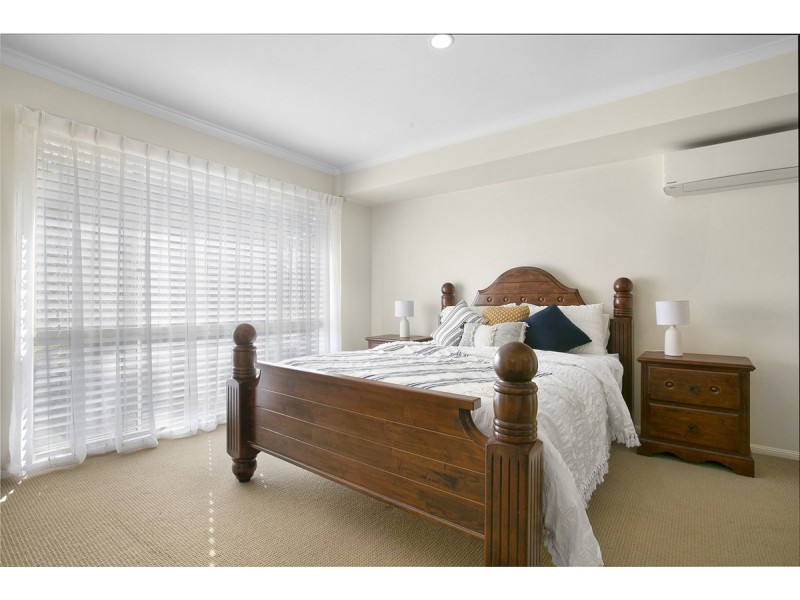 11 John Samuel Place, Ormiston QLD 4160