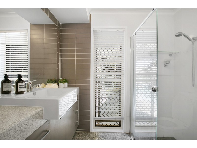 11 John Samuel Place, Ormiston QLD 4160