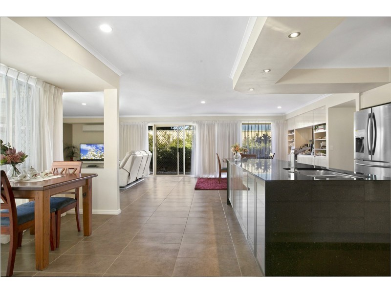 11 John Samuel Place, Ormiston QLD 4160