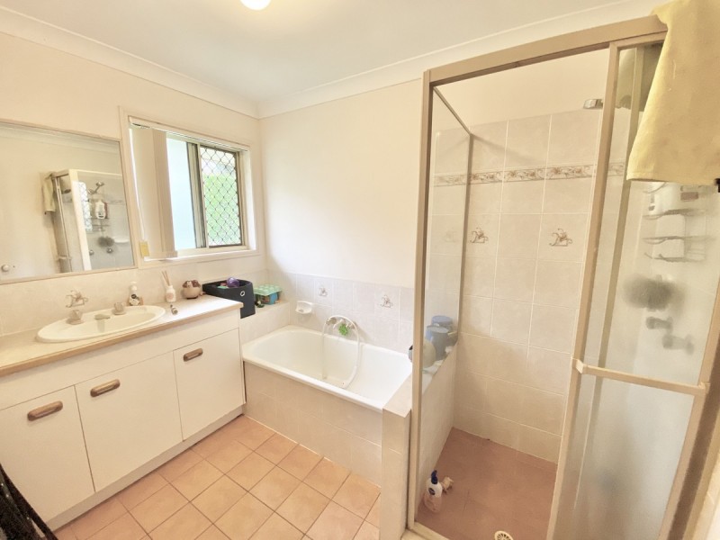 11 Roger Court, Redland Bay QLD 4165