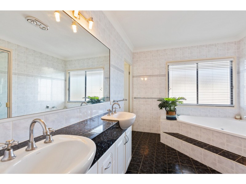 8 Moreton View Crescent, Thornlands QLD 4164