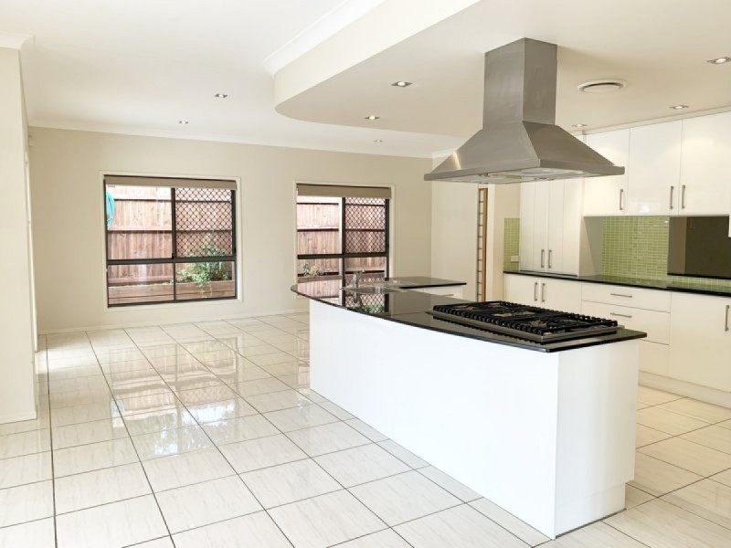 8 Yorston Place, Ormiston QLD 4160