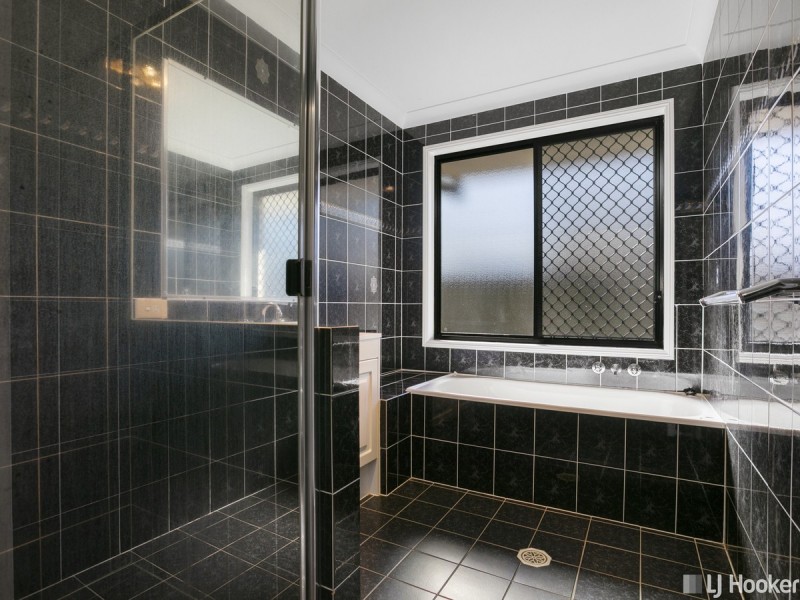 11 Trafalgar Vale Avenue, Wellington Point QLD 4160