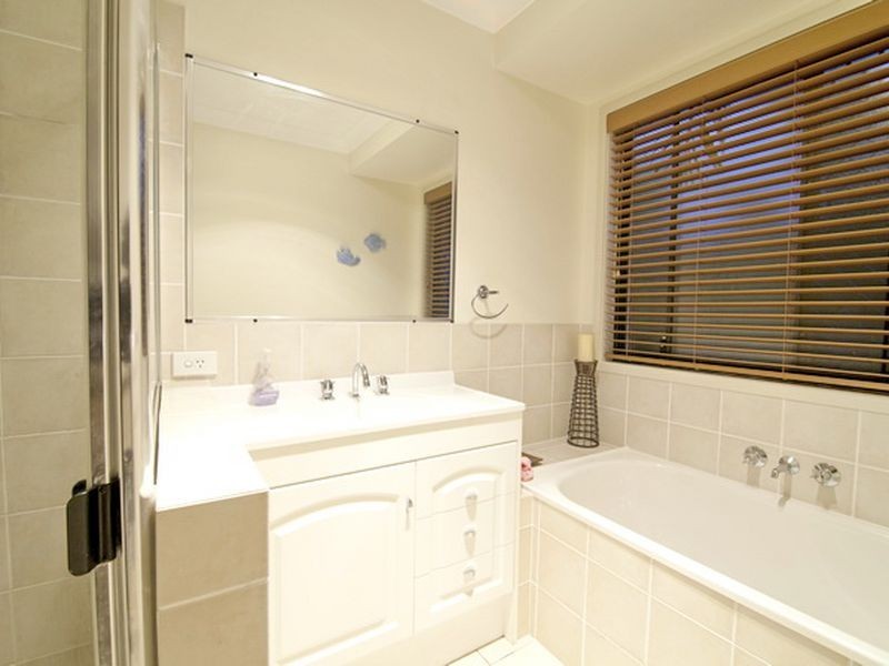 42 Trafalgar Vale Avenue, Wellington Point QLD 4160