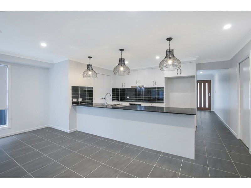 7 Benfer Road, Victoria Point QLD 4165