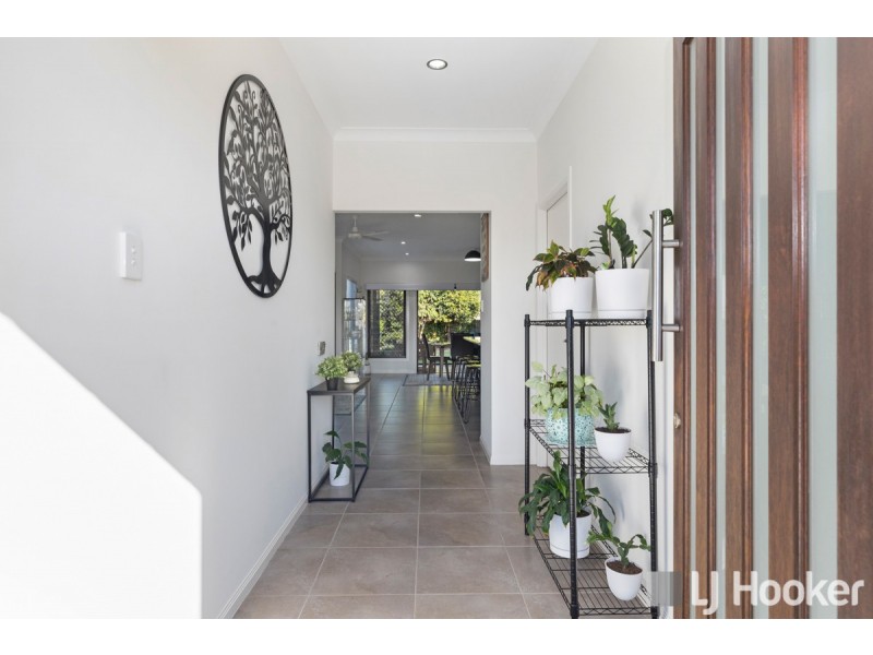 1 Parklink Drive, Redland Bay QLD 4165