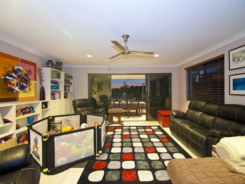 8 Bollard Court, Raby Bay QLD 4163