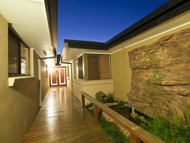 8 Bollard Court, Raby Bay QLD 4163