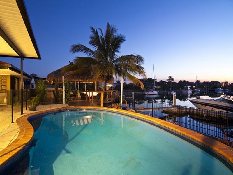 8 Bollard Court, Raby Bay QLD 4163