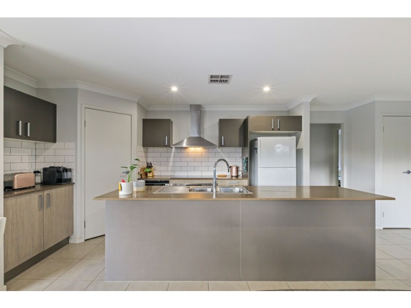 2 Grieger Lane, Collingwood Park QLD 4301