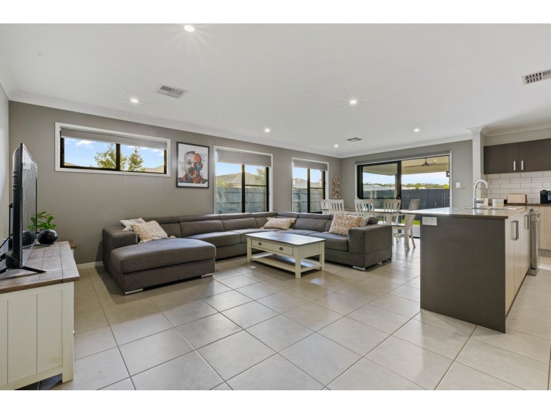 2 Grieger Lane, Collingwood Park QLD 4301