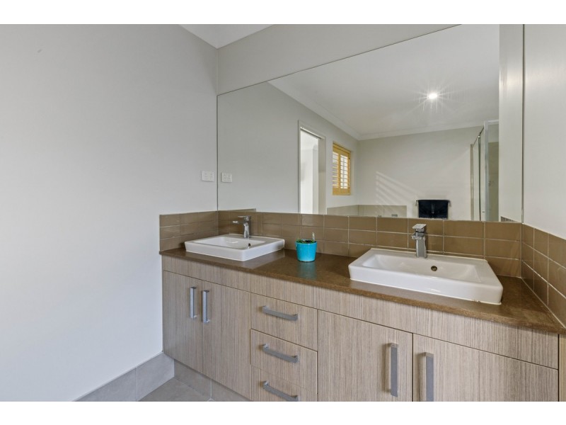 2 Grieger Lane, Collingwood Park QLD 4301