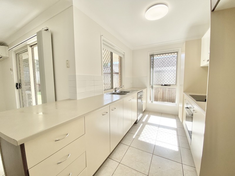 6 Green Place, Redland Bay QLD 4165