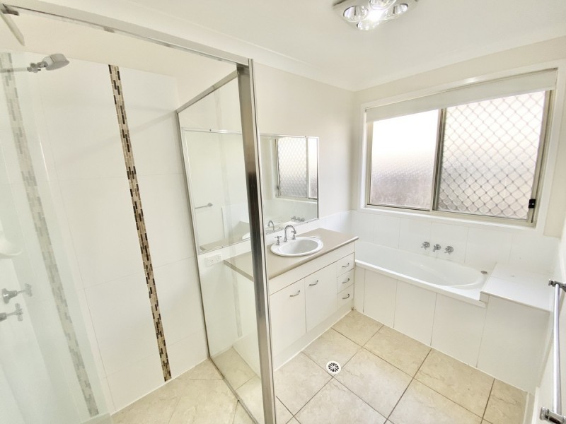 6 Green Place, Redland Bay QLD 4165