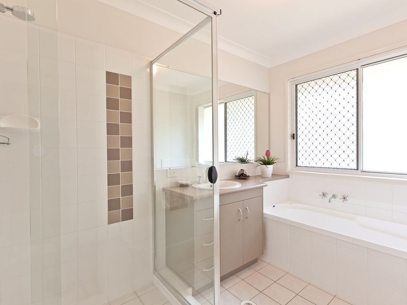 29 Emperor Drive, Redland Bay QLD 4165