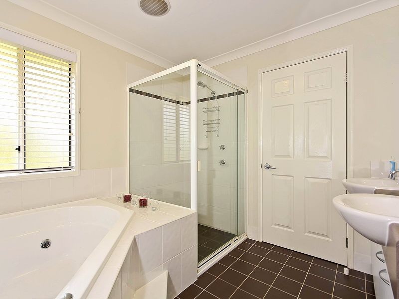 24 Lyndhurst Place, Thornlands QLD 4164