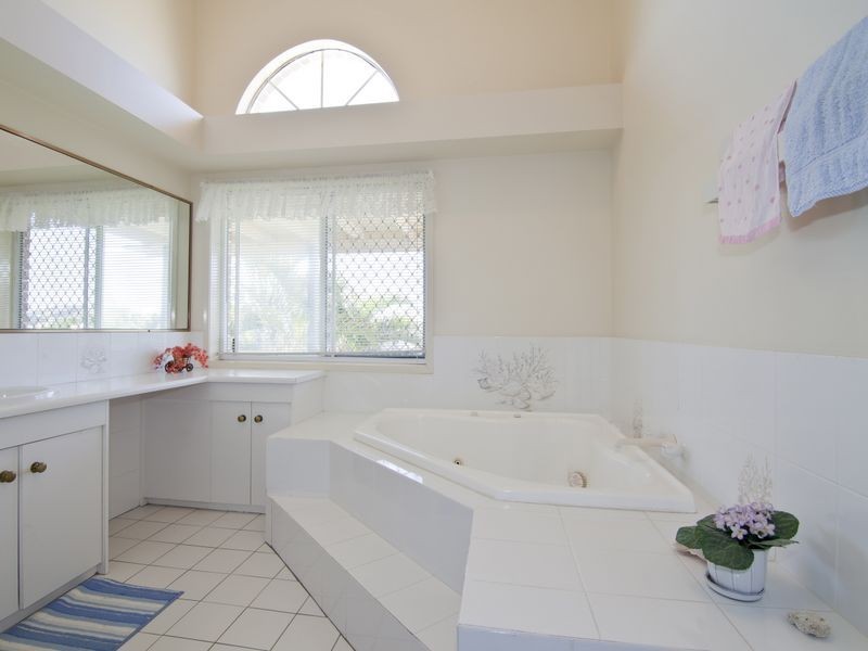 20 Seahaven Court, Raby Bay QLD 4163