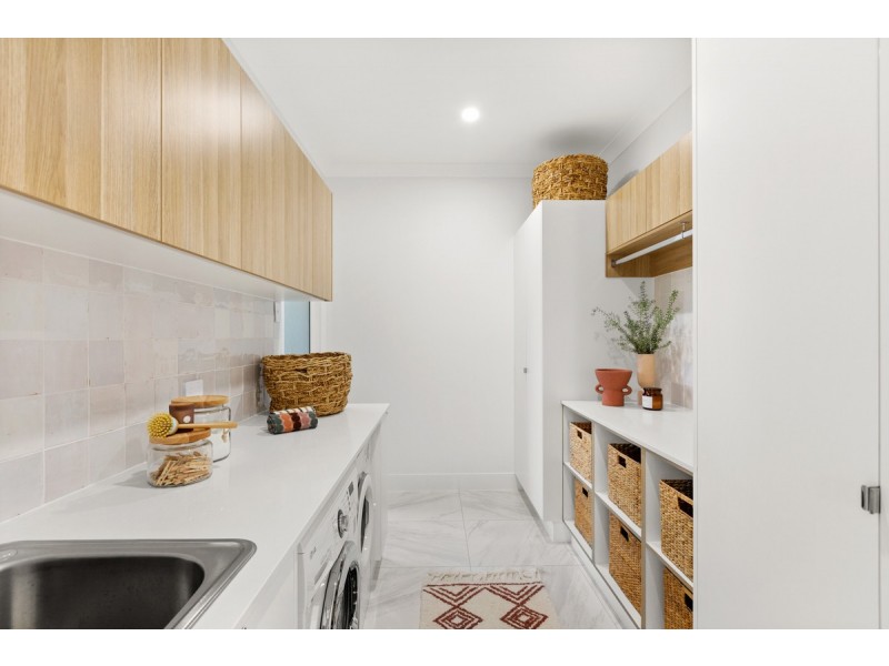 16 Oakland Avenue, Redland Bay QLD 4165