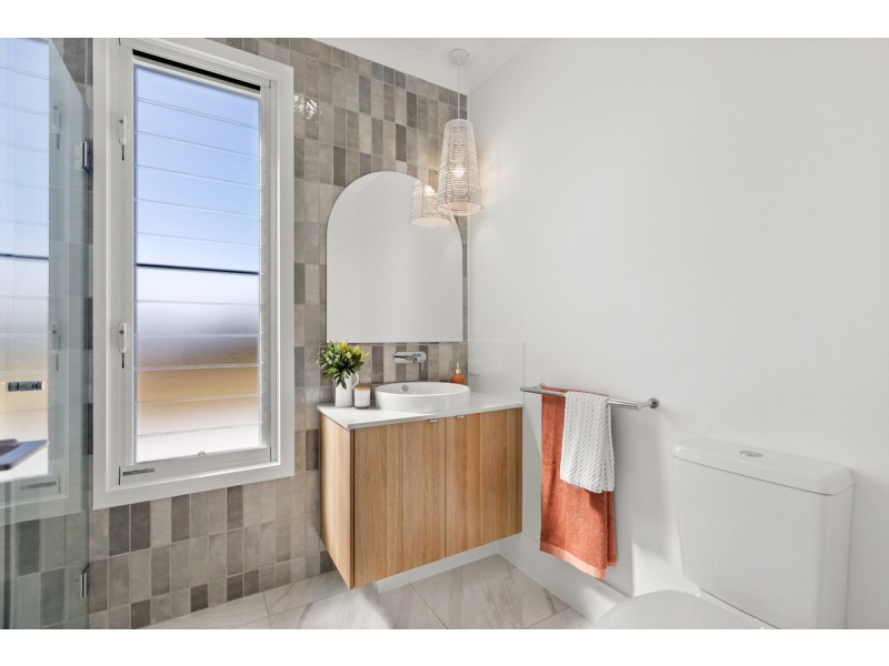 16 Oakland Avenue, Redland Bay QLD 4165