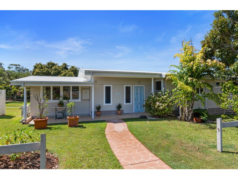 1 Pelican Street, Victoria Point QLD 4165