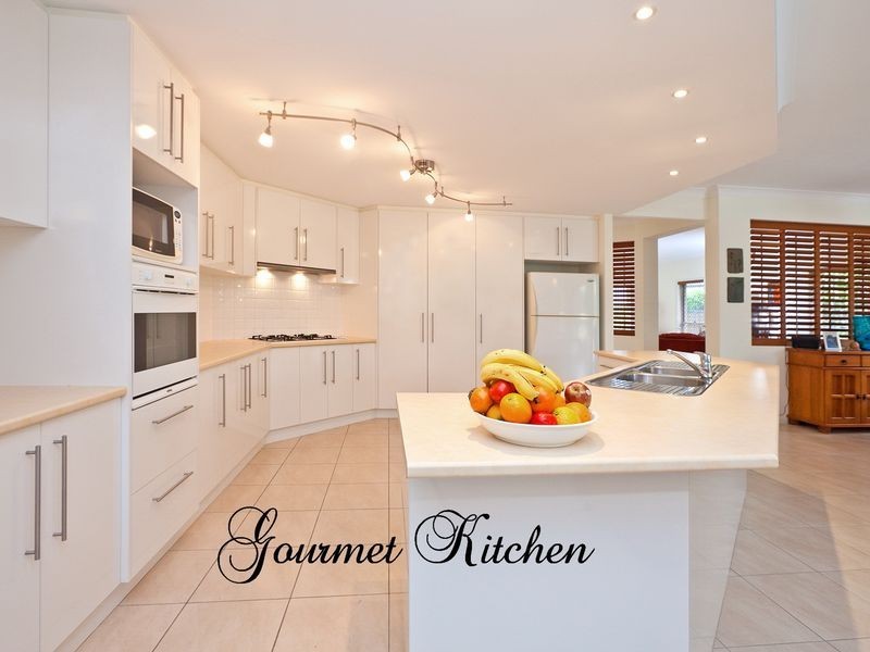 18 Riseborough Terrace, Cleveland QLD 4163