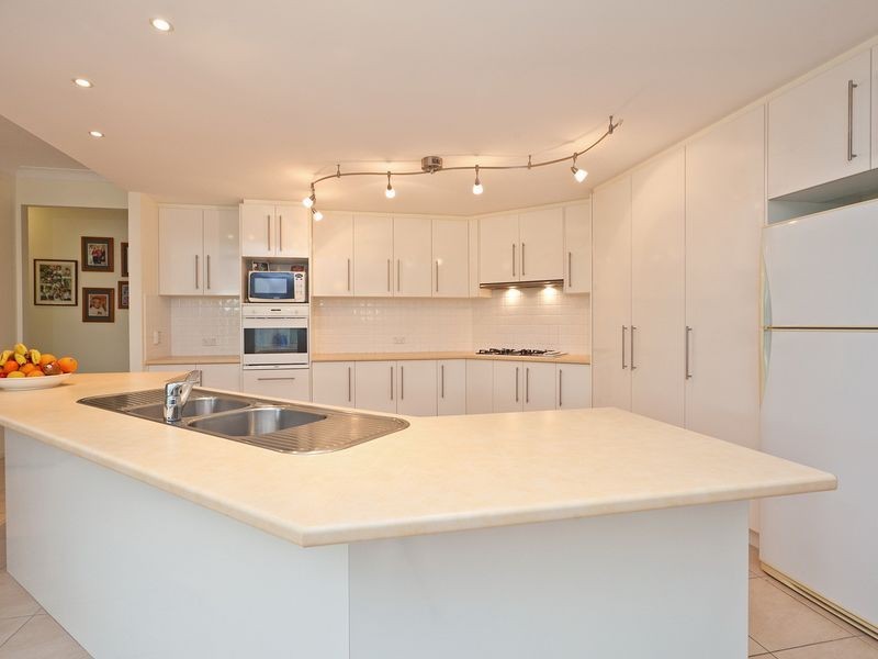 18 Riseborough Terrace, Cleveland QLD 4163