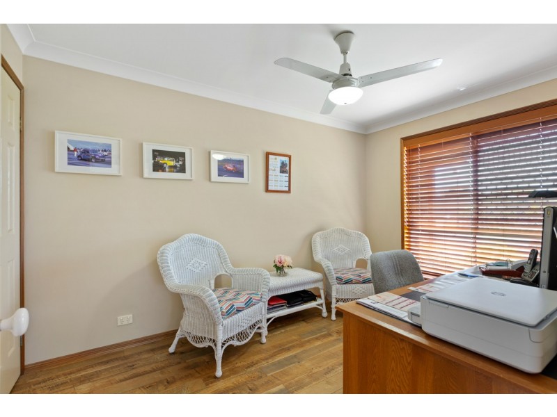 9 Rustic Court, Redland Bay QLD 4165