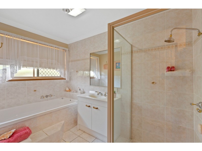 9 Rustic Court, Redland Bay QLD 4165