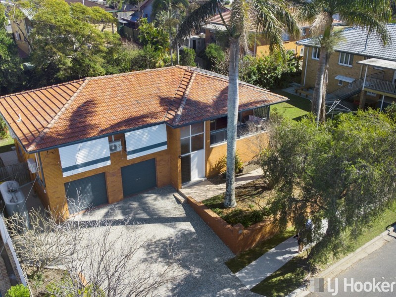 12 Valentia Street, Mansfield QLD 4122