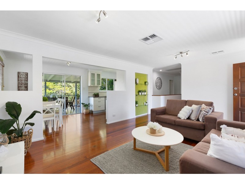 32 Menkira Street, Mansfield QLD 4122