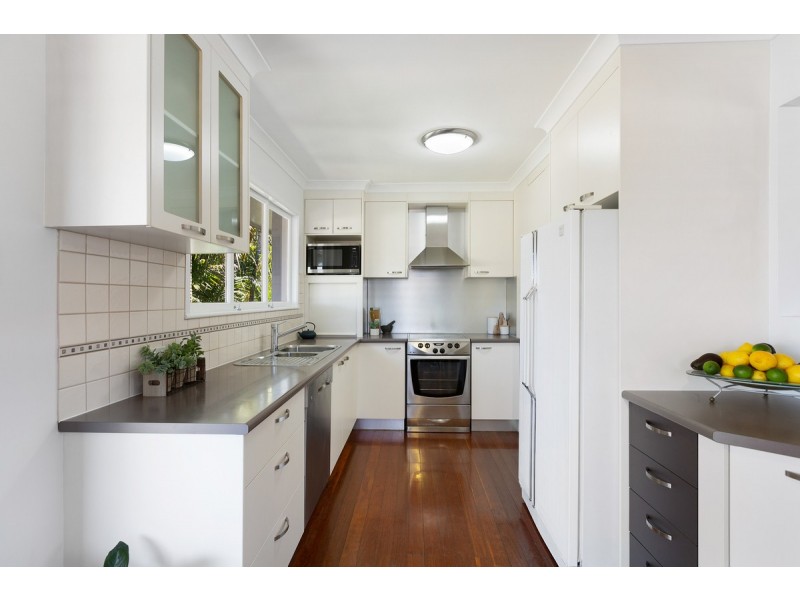 32 Menkira Street, Mansfield QLD 4122