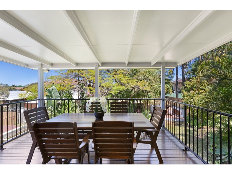 32 Menkira Street, Mansfield QLD 4122