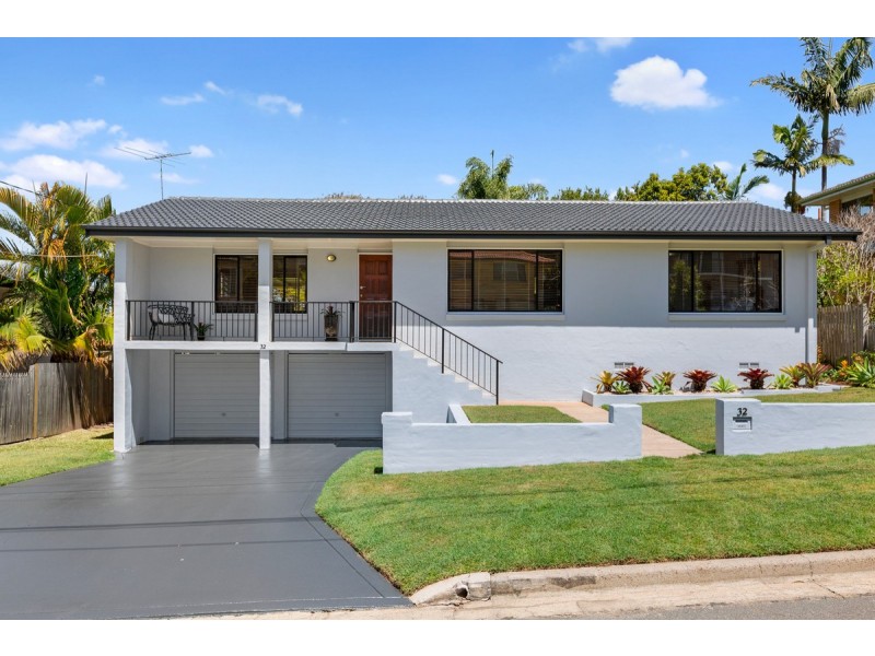 32 Menkira Street, Mansfield QLD 4122