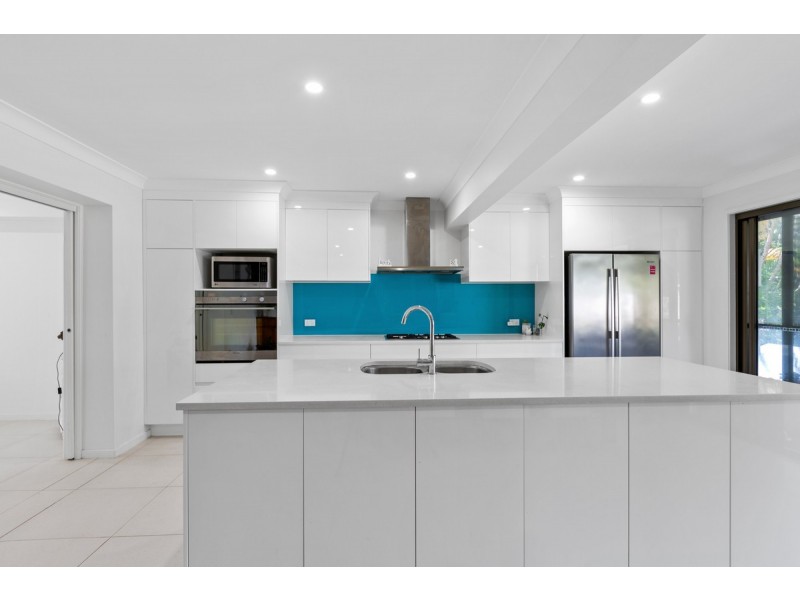 17 Hawk Parade, Thornlands QLD 4164