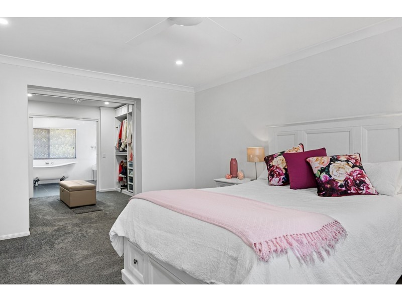 17 Hawk Parade, Thornlands QLD 4164