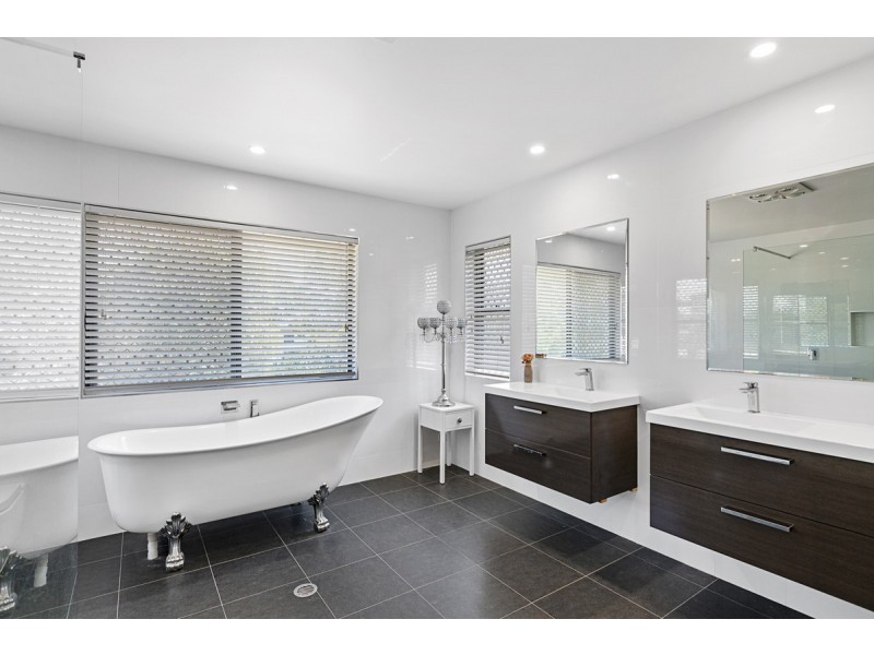 17 Hawk Parade, Thornlands QLD 4164